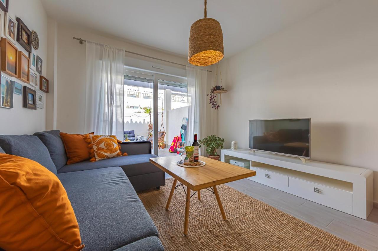 At 350m, Pool, Chillout Patio And Fibre Wifi Appartement
