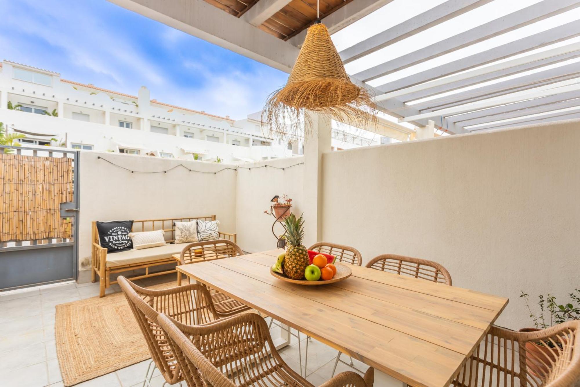 At 350m, Pool, Chillout Patio And Fibre Wifi Tarifa
